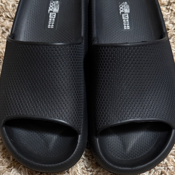 32 Degrees Unisex Black Slide Sandals - Picture 6 of 9